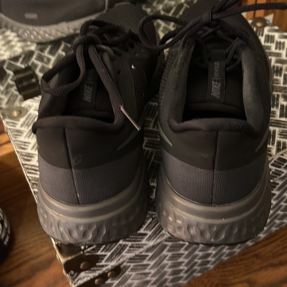 Nike Men’s Sneakers size 8.5 - Picture 5 of 5